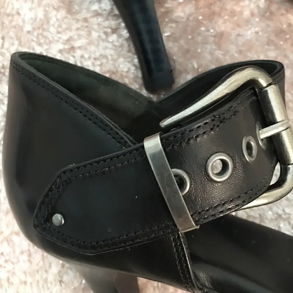 Leather oversized buckle strap peep toe heels! EXTREME COMFORT